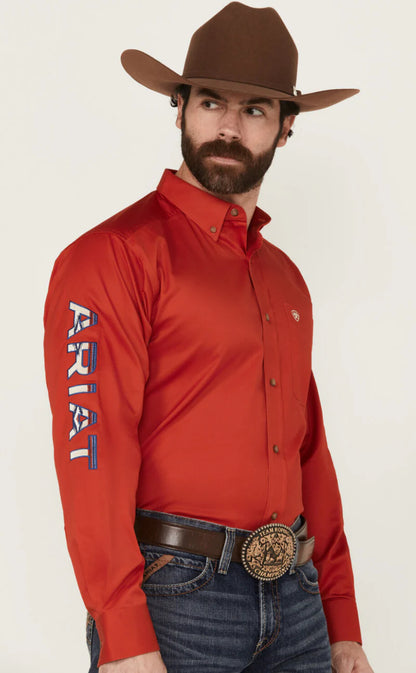 ARIAT MENS TEAM LOGO TWILL COLOR ROJO