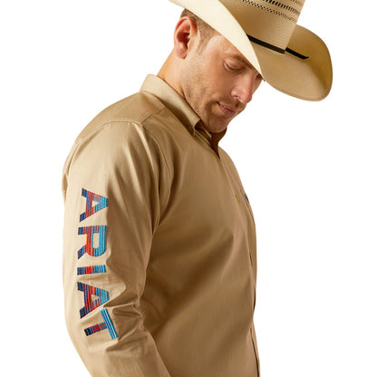 Camisa Ariat Team Logo Twill Khaki Corte Clásico