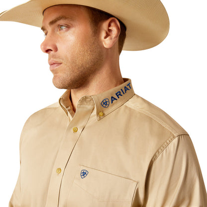 Camisa Ariat Team Logo Twill Khaki Corte Clásico